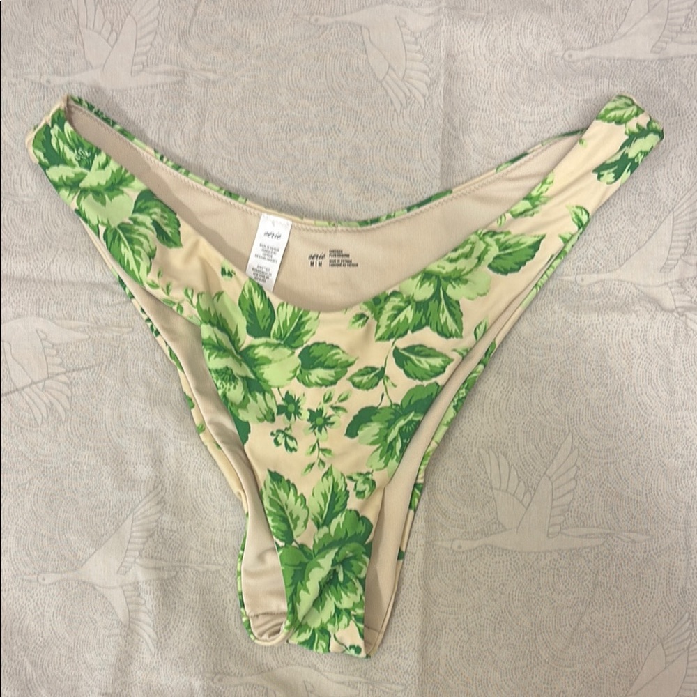 Aerie leaf print bikini bottom in great condition!